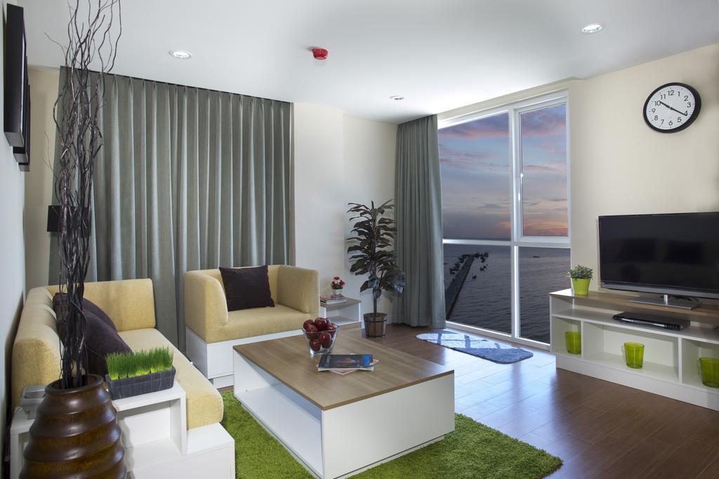 Bbg Seaside Luxurious Service Apartment Bang Saen Room photo